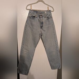 Vintage Levi's Light Wash Straight Leg Women's Jeans 28